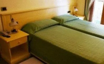 斯特拉2000酒店 3* 奧爾比亞